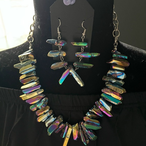 Silver and White Jewelry Set - Picture 2 of 16